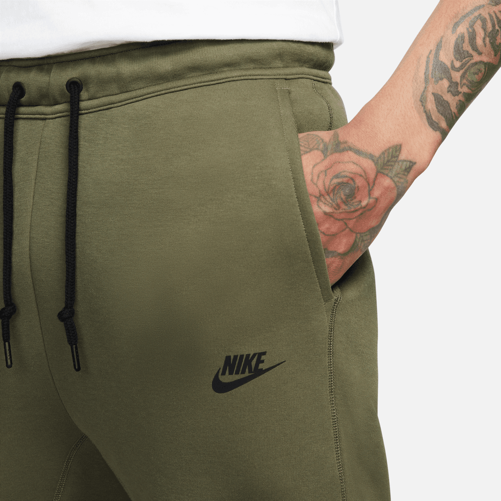 Nike Sportswear Tech Fleece Slim Fit Jogger