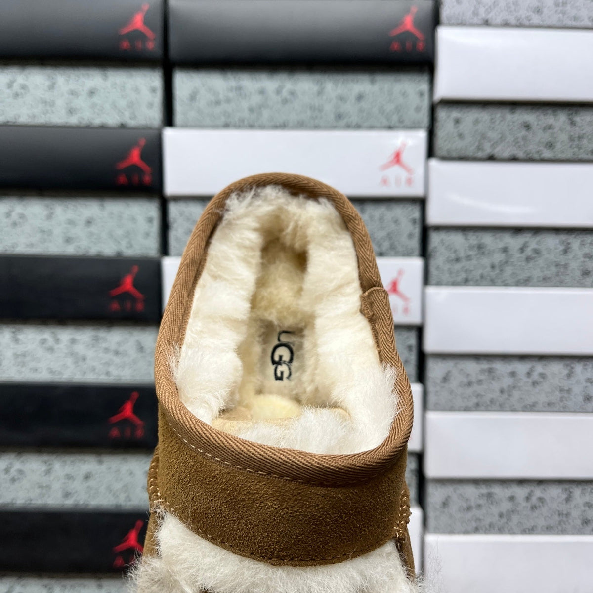 UGG Kallen Lace Platform Slipper – Suede Mule with Natural Shearling Lining, Suede UGG Logo Patch & Chunky Tonal Platform Sole in Chestnut