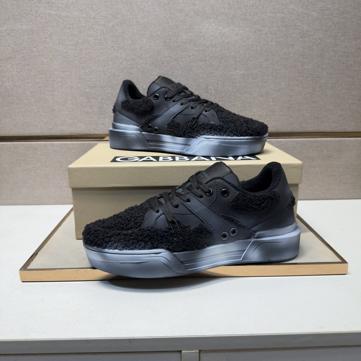 Dolce & Gabbana Black Textured Low-Top Sneakers