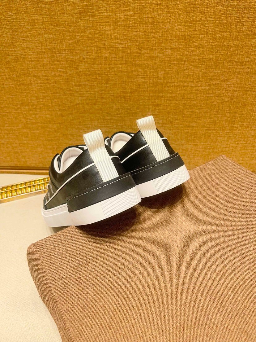 Black and Gray Patterned Low-Top Sneakers
