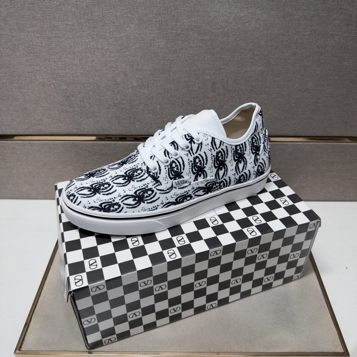 Vans Men's Black Graphic Print Low-Top Sneakers
