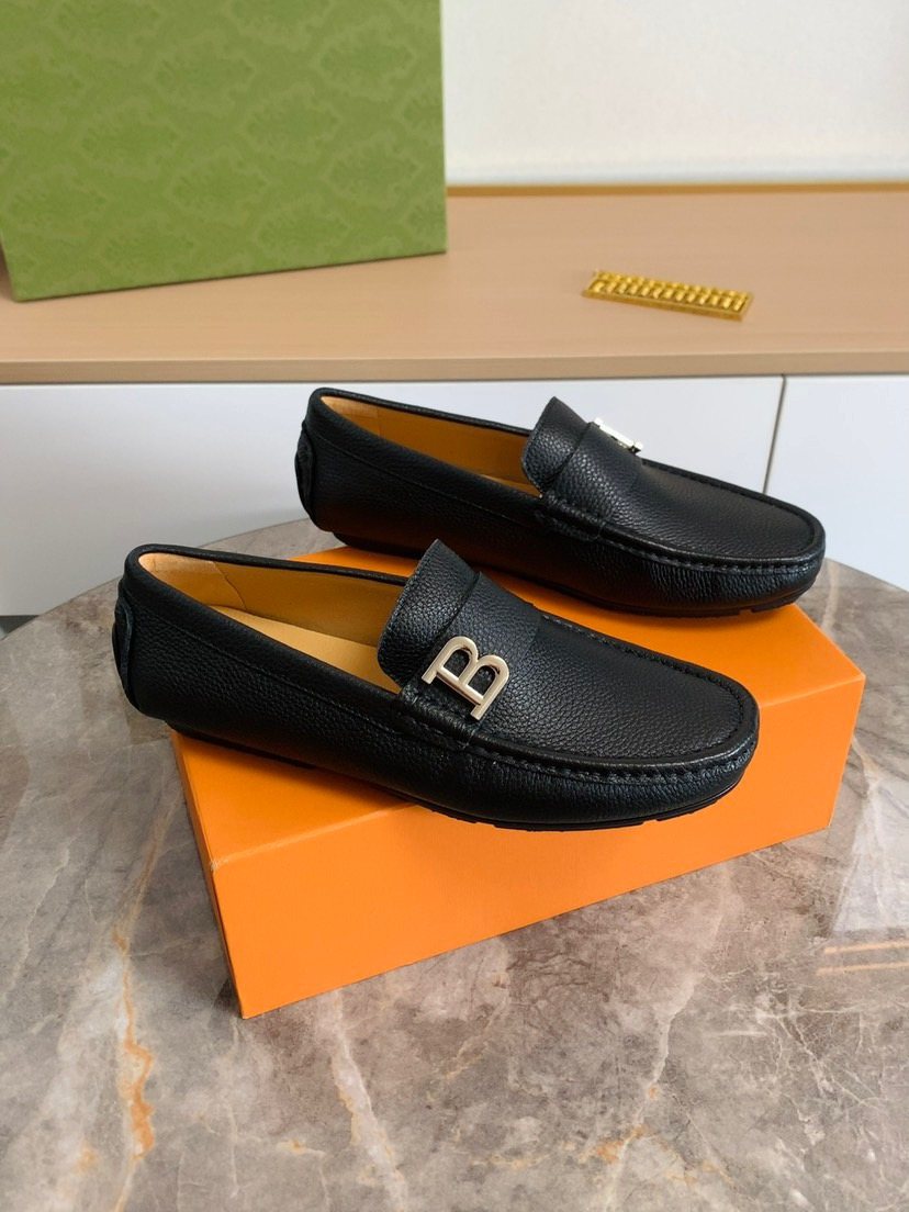 Men's Black Textured Hardware Loafers