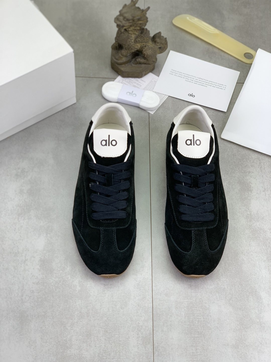 Alo Gum Sole Low-Top Sneakers